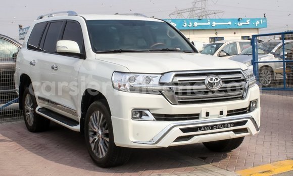 Acheter Import Voiture Toyota Land Cruiser Blanc à Import - Dubai, Kailahun Acheter Import Voiture Toyota Land Cruiser Blanc à Import - Dubai, Kailahun