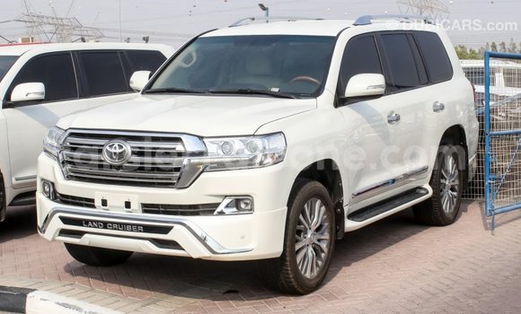 Acheter Import Voiture Toyota Land Cruiser Blanc à Import - Dubai, Kailahun Acheter Import Voiture Toyota Land Cruiser Blanc à Import - Dubai, Kailahun