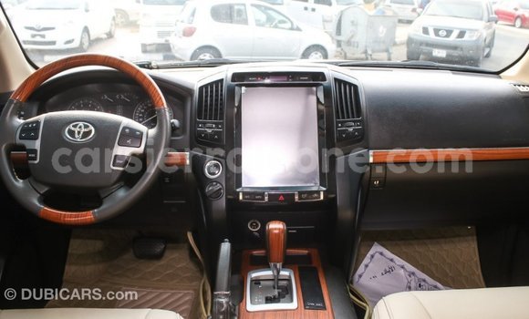 Acheter Import Voiture Toyota Land Cruiser Blanc à Import - Dubai, Kailahun Acheter Import Voiture Toyota Land Cruiser Blanc à Import - Dubai, Kailahun