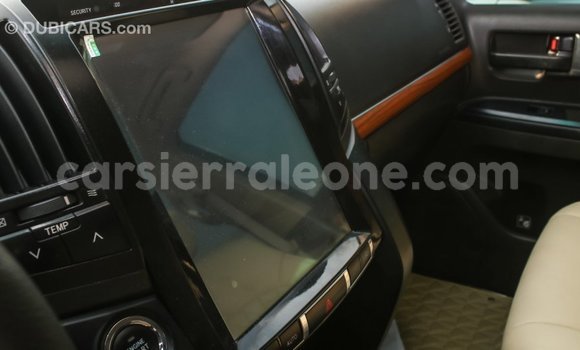 Acheter Import Voiture Toyota Land Cruiser Blanc à Import - Dubai, Kailahun Acheter Import Voiture Toyota Land Cruiser Blanc à Import - Dubai, Kailahun