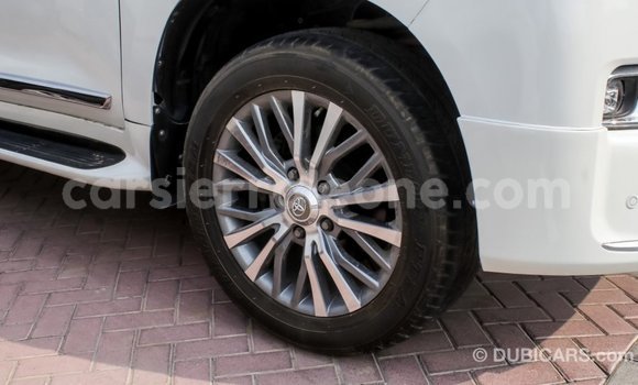 Acheter Import Voiture Toyota Land Cruiser Blanc à Import - Dubai, Kailahun Acheter Import Voiture Toyota Land Cruiser Blanc à Import - Dubai, Kailahun