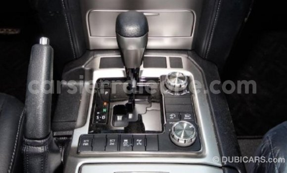 Buy Import Toyota Land Cruiser White Car in Import - Dubai in Kailahun Buy Import Toyota Land Cruiser White Car in Import - Dubai in Kailahun