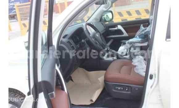 Buy Import Toyota Land Cruiser White Car in Import - Dubai in Kailahun Buy Import Toyota Land Cruiser White Car in Import - Dubai in Kailahun