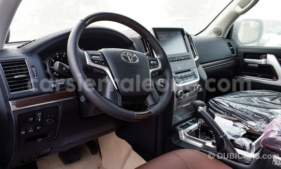 Buy Import Toyota Land Cruiser White Car in Import - Dubai in Kailahun Buy Import Toyota Land Cruiser White Car in Import - Dubai in Kailahun