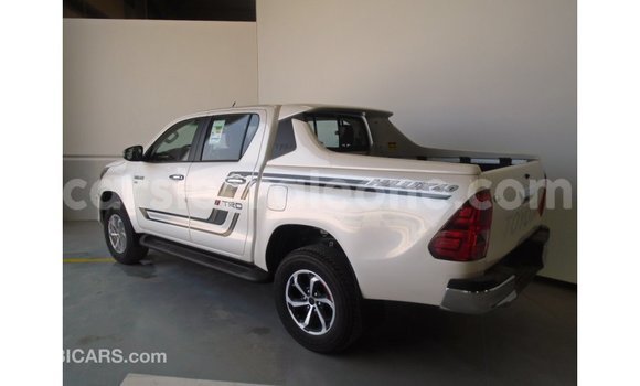 Buy Import Toyota Hilux White Car in Import - Dubai in Kailahun Buy Import Toyota Hilux White Car in Import - Dubai in Kailahun