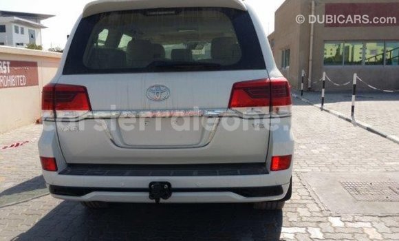 Buy Import Toyota Land Cruiser White Car in Import - Dubai in Kailahun Buy Import Toyota Land Cruiser White Car in Import - Dubai in Kailahun