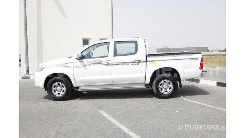 Big with watermark toyota hilux kailahun import dubai 4679