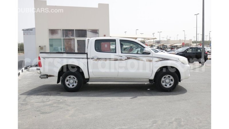 Big with watermark toyota hilux kailahun import dubai 4679