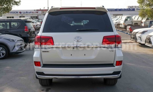 Buy Import Toyota Land Cruiser White Car in Import - Dubai in Kailahun Buy Import Toyota Land Cruiser White Car in Import - Dubai in Kailahun