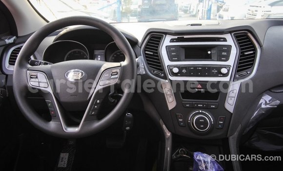 Buy Import Hyundai Santa Fe White Car in Import - Dubai in Kailahun Buy Import Hyundai Santa Fe White Car in Import - Dubai in Kailahun