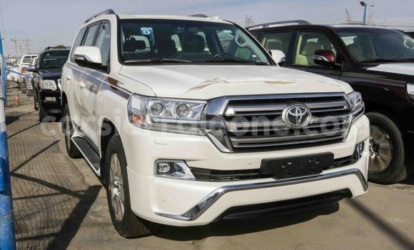 Acheter Import Voiture Toyota Land Cruiser Blanc à Import - Dubai, Kailahun Acheter Import Voiture Toyota Land Cruiser Blanc à Import - Dubai, Kailahun