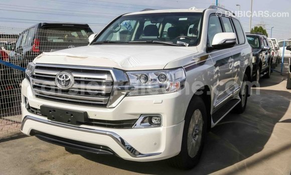 Acheter Import Voiture Toyota Land Cruiser Blanc à Import - Dubai, Kailahun Acheter Import Voiture Toyota Land Cruiser Blanc à Import - Dubai, Kailahun