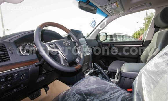 Acheter Import Voiture Toyota Land Cruiser Blanc à Import - Dubai, Kailahun Acheter Import Voiture Toyota Land Cruiser Blanc à Import - Dubai, Kailahun