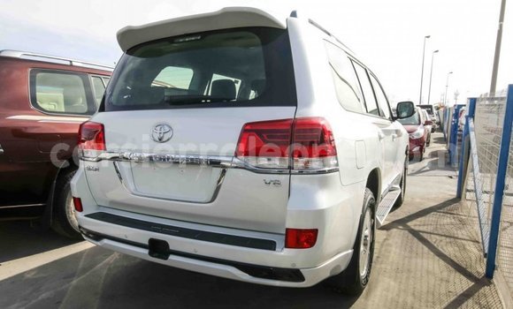 Acheter Import Voiture Toyota Land Cruiser Blanc à Import - Dubai, Kailahun Acheter Import Voiture Toyota Land Cruiser Blanc à Import - Dubai, Kailahun
