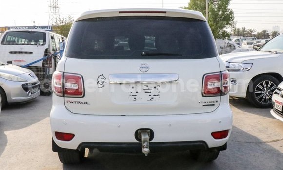 Acheter Import Voiture Nissan Patrol Blanc à Import - Dubai, Kailahun Acheter Import Voiture Nissan Patrol Blanc à Import - Dubai, Kailahun