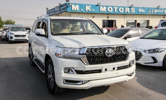 Buy Import Toyota Land Cruiser White Car in Import - Dubai in Kailahun Buy Import Toyota Land Cruiser White Car in Import - Dubai in Kailahun