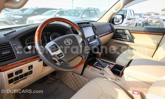 Buy Import Toyota Land Cruiser White Car in Import - Dubai in Kailahun Buy Import Toyota Land Cruiser White Car in Import - Dubai in Kailahun