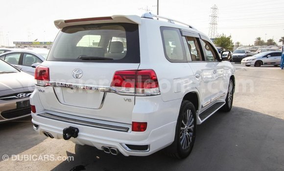 Buy Import Toyota Land Cruiser White Car in Import - Dubai in Kailahun Buy Import Toyota Land Cruiser White Car in Import - Dubai in Kailahun