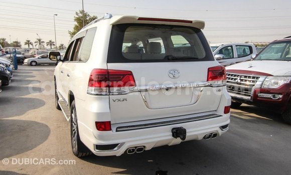 Buy Import Toyota Land Cruiser White Car in Import - Dubai in Kailahun Buy Import Toyota Land Cruiser White Car in Import - Dubai in Kailahun