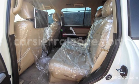 Buy Import Toyota Land Cruiser White Car in Import - Dubai in Kailahun Buy Import Toyota Land Cruiser White Car in Import - Dubai in Kailahun