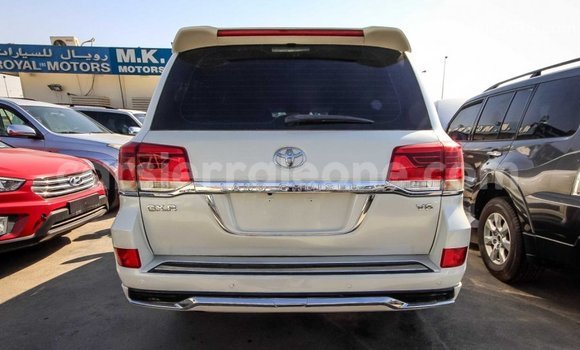 Buy Import Toyota Land Cruiser White Car in Import - Dubai in Kailahun Buy Import Toyota Land Cruiser White Car in Import - Dubai in Kailahun