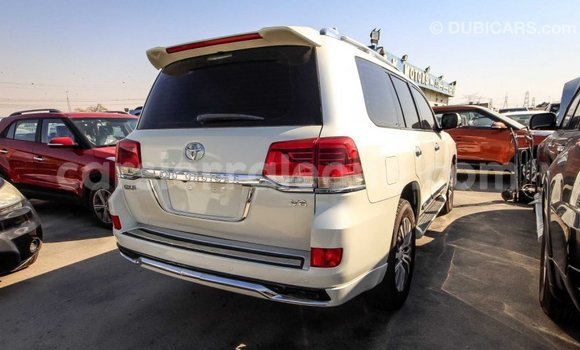 Buy Import Toyota Land Cruiser White Car in Import - Dubai in Kailahun Buy Import Toyota Land Cruiser White Car in Import - Dubai in Kailahun
