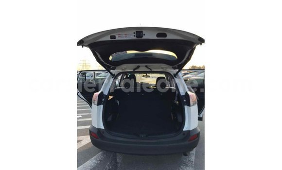 Buy Import Toyota 4Runner White Car in Import - Dubai in Kailahun Buy Import Toyota 4Runner White Car in Import - Dubai in Kailahun