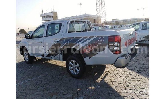 Buy Import Mitsubishi L200 White Car in Import - Dubai in Kailahun Buy Import Mitsubishi L200 White Car in Import - Dubai in Kailahun