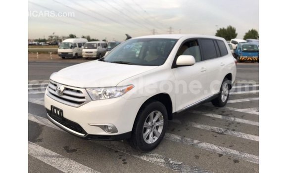 Buy Import Toyota Highlander White Car in Import - Dubai in Kailahun Buy Import Toyota Highlander White Car in Import - Dubai in Kailahun