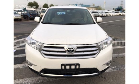 Buy Import Toyota Highlander White Car in Import - Dubai in Kailahun Buy Import Toyota Highlander White Car in Import - Dubai in Kailahun