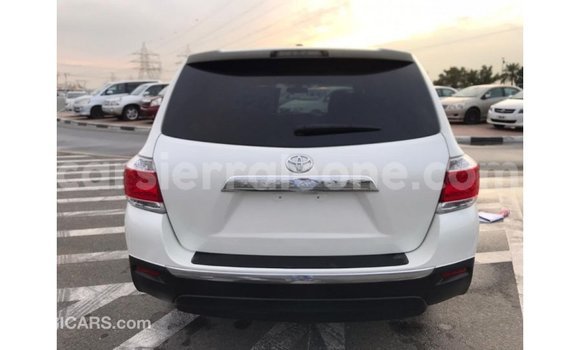 Buy Import Toyota Highlander White Car in Import - Dubai in Kailahun Buy Import Toyota Highlander White Car in Import - Dubai in Kailahun