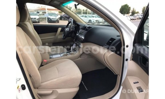 Buy Import Toyota Highlander White Car in Import - Dubai in Kailahun Buy Import Toyota Highlander White Car in Import - Dubai in Kailahun