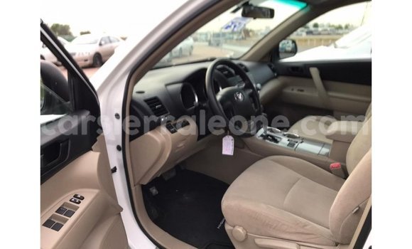 Buy Import Toyota Highlander White Car in Import - Dubai in Kailahun Buy Import Toyota Highlander White Car in Import - Dubai in Kailahun