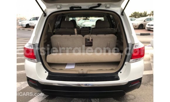 Buy Import Toyota Highlander White Car in Import - Dubai in Kailahun Buy Import Toyota Highlander White Car in Import - Dubai in Kailahun