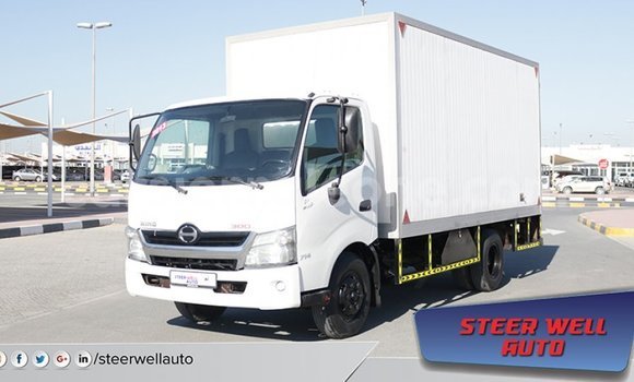 Buy Import Hino 300 Series White Truck in Import - Dubai in Kailahun