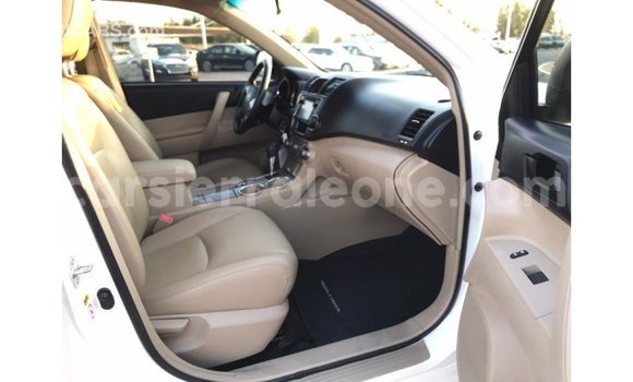 Buy Import Toyota Highlander White Car in Import - Dubai in Kailahun Buy Import Toyota Highlander White Car in Import - Dubai in Kailahun