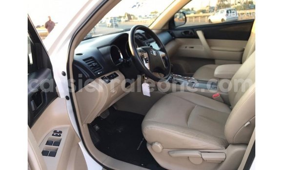 Buy Import Toyota Highlander White Car in Import - Dubai in Kailahun Buy Import Toyota Highlander White Car in Import - Dubai in Kailahun