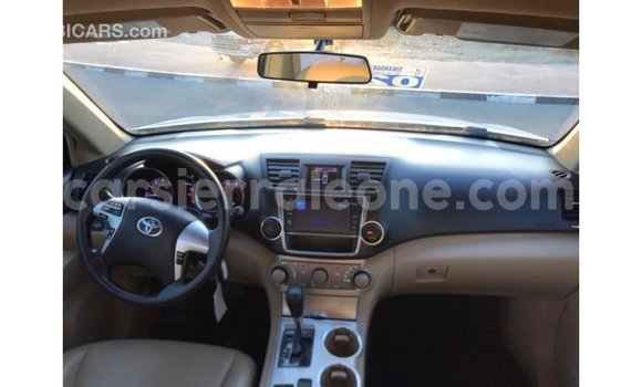 Buy Import Toyota Highlander White Car in Import - Dubai in Kailahun Buy Import Toyota Highlander White Car in Import - Dubai in Kailahun
