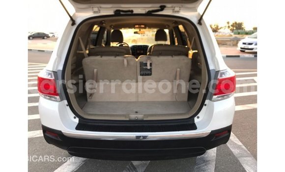 Buy Import Toyota Highlander White Car in Import - Dubai in Kailahun Buy Import Toyota Highlander White Car in Import - Dubai in Kailahun
