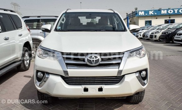 Acheter Import Voiture Toyota Fortuner Blanc à Import - Dubai, Kailahun Acheter Import Voiture Toyota Fortuner Blanc à Import - Dubai, Kailahun