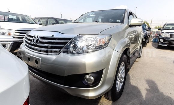 Acheter Import Voiture Toyota Fortuner Autre à Import - Dubai, Kailahun Acheter Import Voiture Toyota Fortuner Autre à Import - Dubai, Kailahun