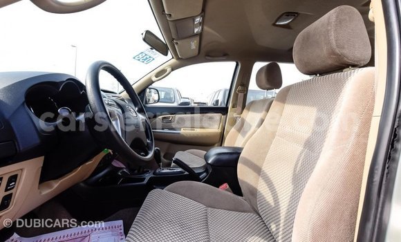 Acheter Import Voiture Toyota Fortuner Autre à Import - Dubai, Kailahun Acheter Import Voiture Toyota Fortuner Autre à Import - Dubai, Kailahun