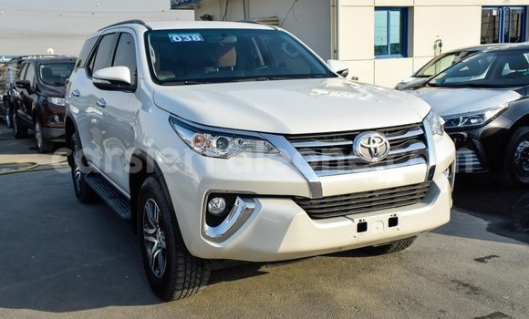 Acheter Import Voiture Toyota Fortuner Blanc à Import - Dubai, Kailahun Acheter Import Voiture Toyota Fortuner Blanc à Import - Dubai, Kailahun