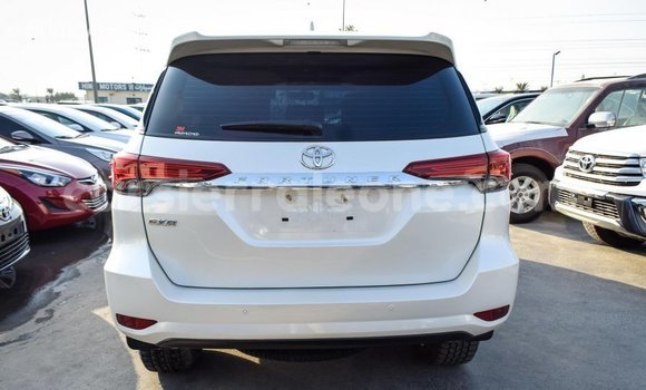 Acheter Import Voiture Toyota Fortuner Blanc à Import - Dubai, Kailahun Acheter Import Voiture Toyota Fortuner Blanc à Import - Dubai, Kailahun