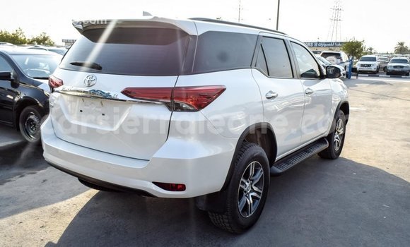 Acheter Import Voiture Toyota Fortuner Blanc à Import - Dubai, Kailahun Acheter Import Voiture Toyota Fortuner Blanc à Import - Dubai, Kailahun
