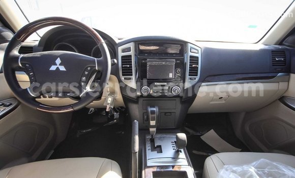 Acheter Import Voiture Mitsubishi Pajero Blanc à Import - Dubai, Kailahun Acheter Import Voiture Mitsubishi Pajero Blanc à Import - Dubai, Kailahun