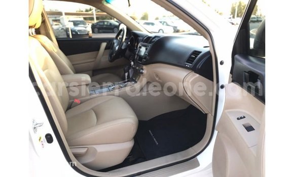 Buy Import Toyota Highlander White Car in Import - Dubai in Kailahun Buy Import Toyota Highlander White Car in Import - Dubai in Kailahun