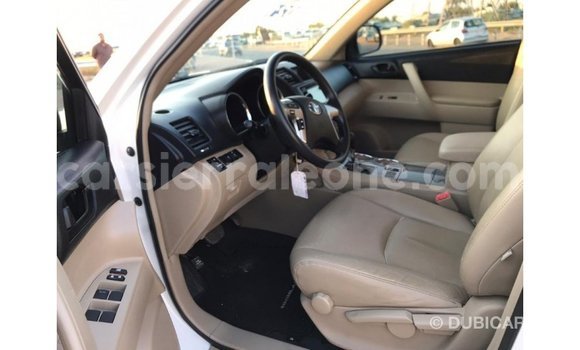 Buy Import Toyota Highlander White Car in Import - Dubai in Kailahun Buy Import Toyota Highlander White Car in Import - Dubai in Kailahun