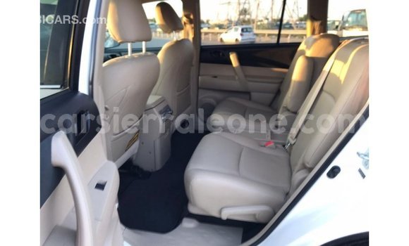Buy Import Toyota Highlander White Car in Import - Dubai in Kailahun Buy Import Toyota Highlander White Car in Import - Dubai in Kailahun