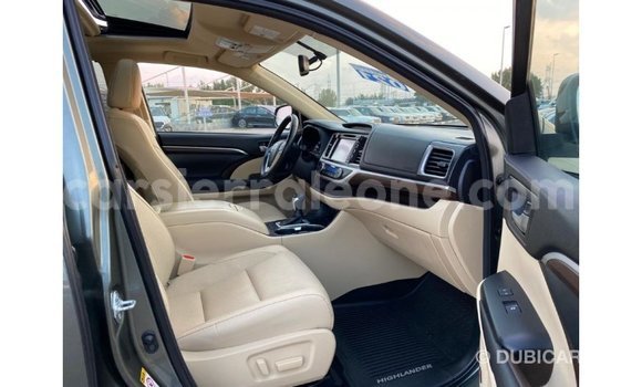 Buy Import Toyota Highlander Green Car in Import - Dubai in Kailahun Buy Import Toyota Highlander Green Car in Import - Dubai in Kailahun